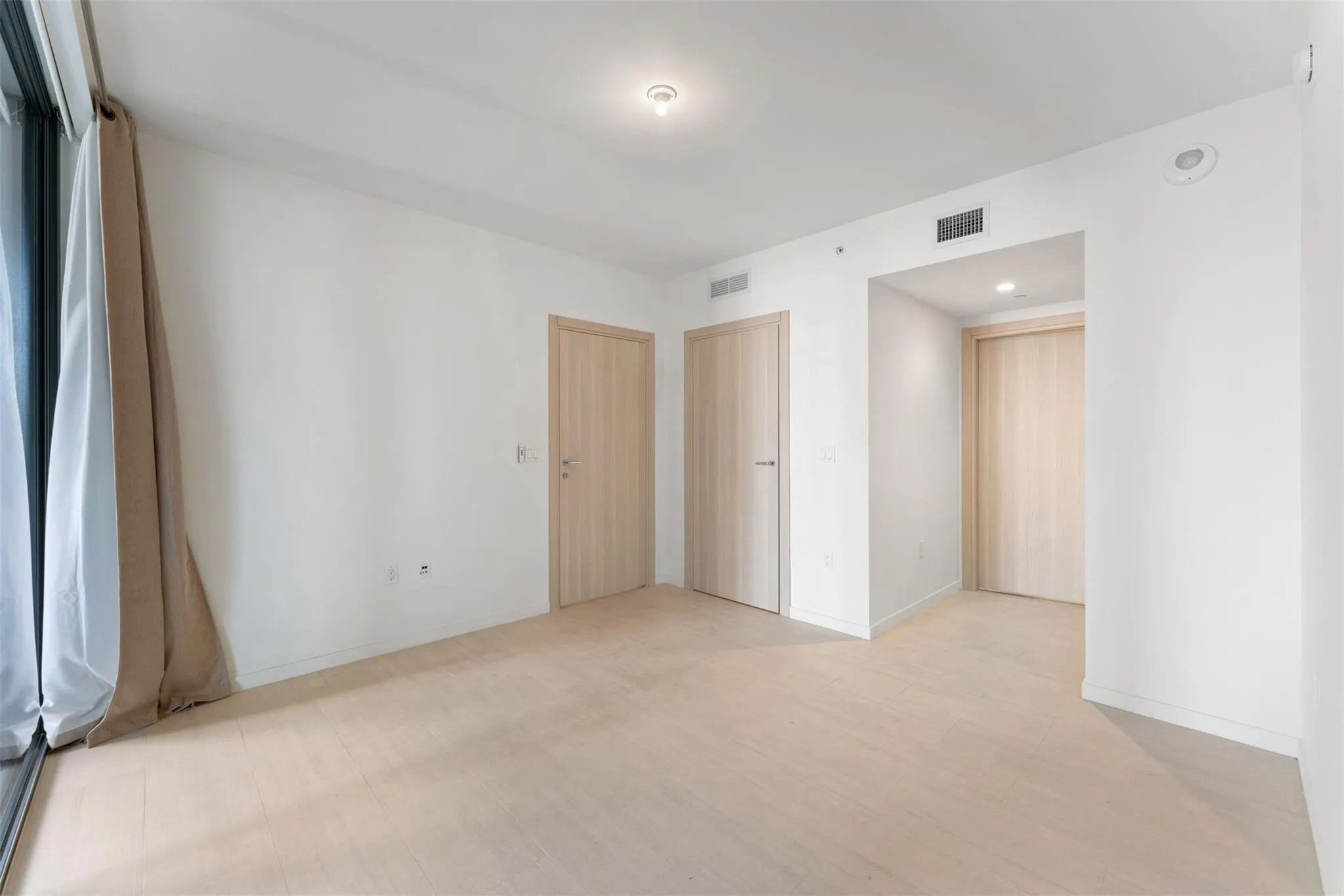 1000 Brickell Plz, #3103