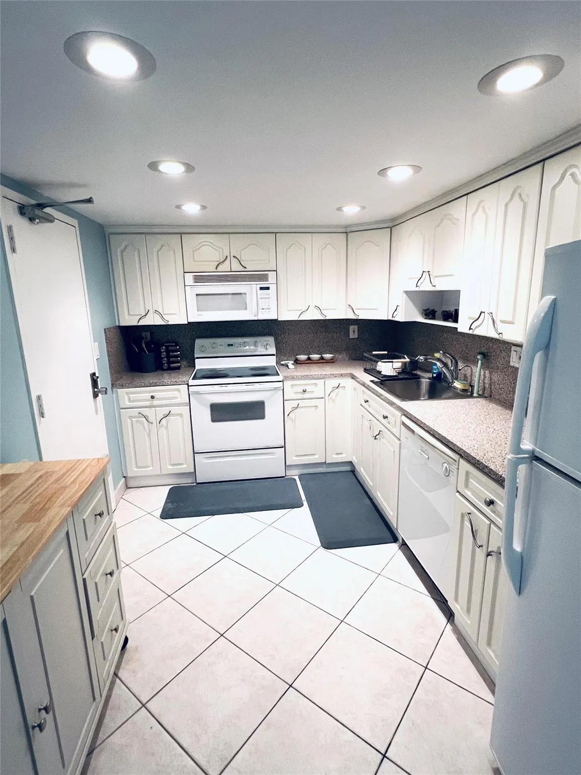 10777 W Sample Rd, #918