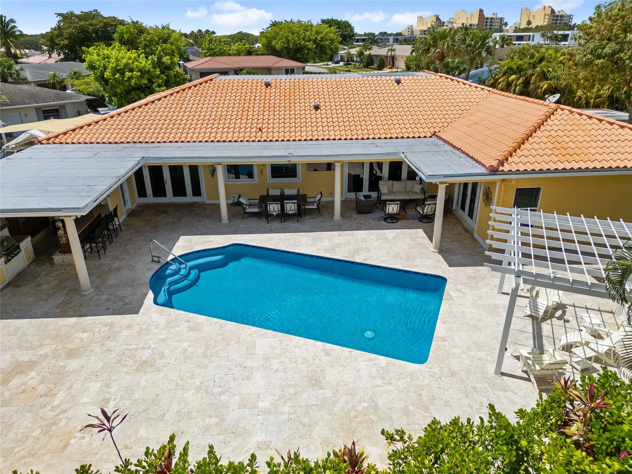16686 Golfview Dr