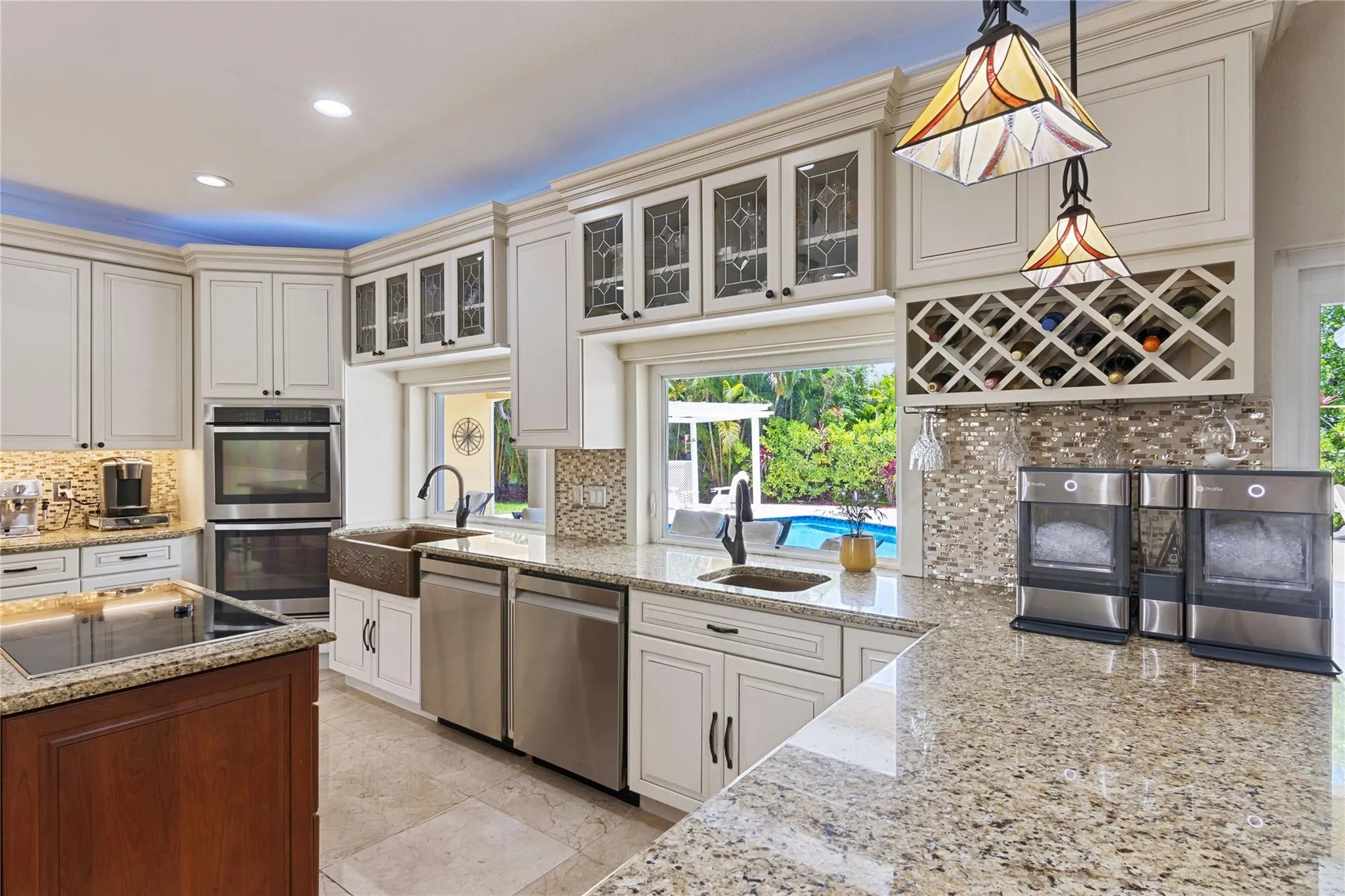 16686 Golfview Dr