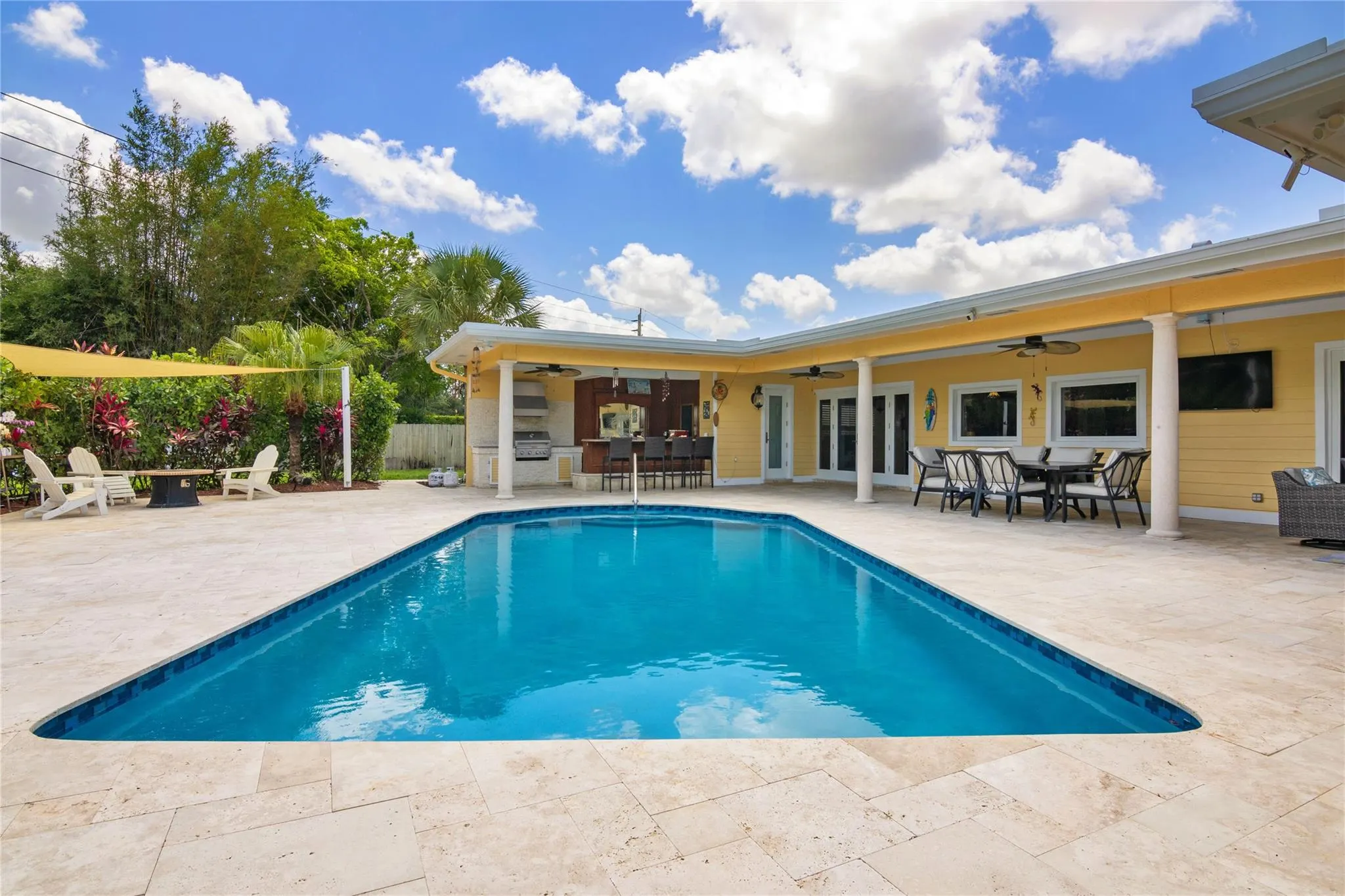 16686 Golfview Dr