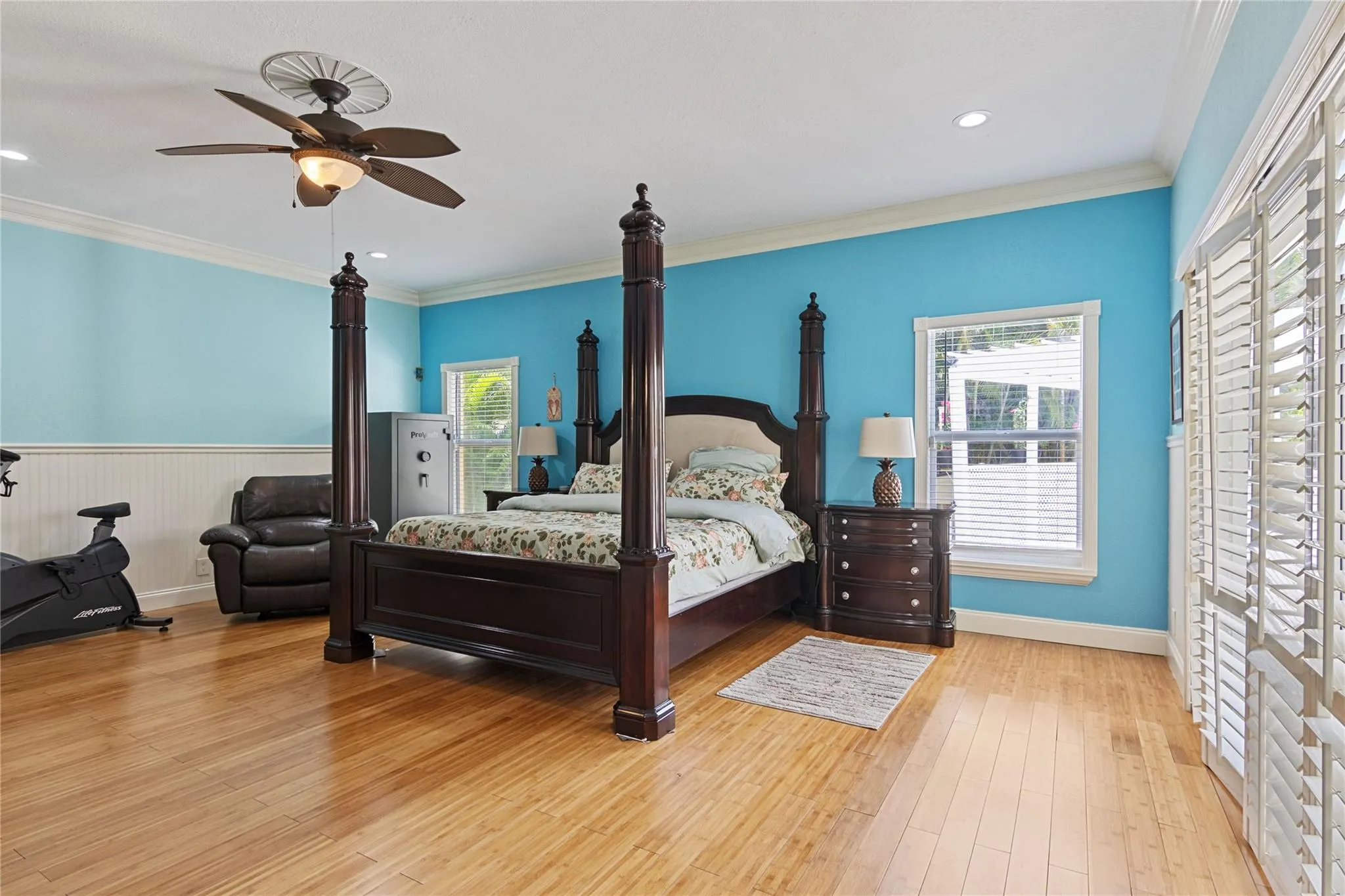 16686 Golfview Dr