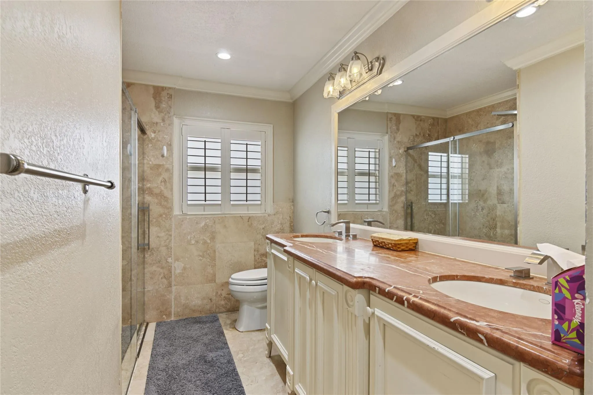 16686 Golfview Dr
