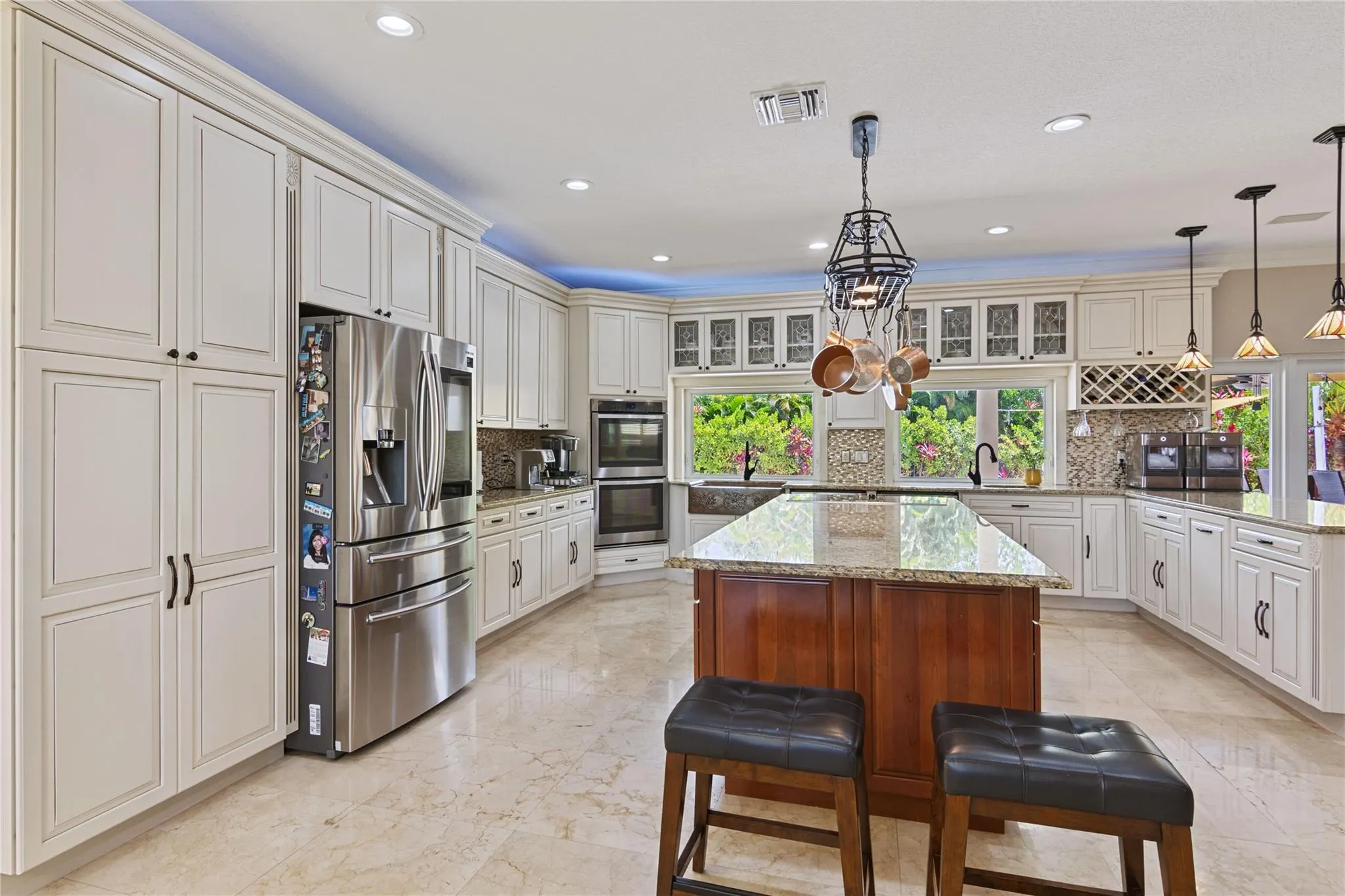 16686 Golfview Dr