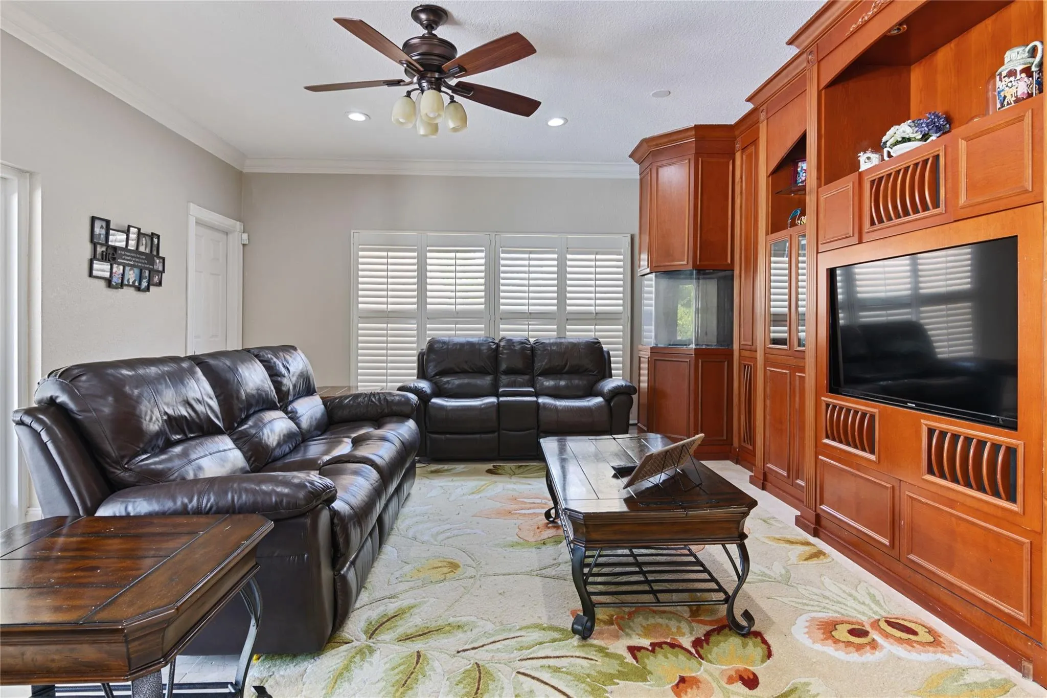 16686 Golfview Dr