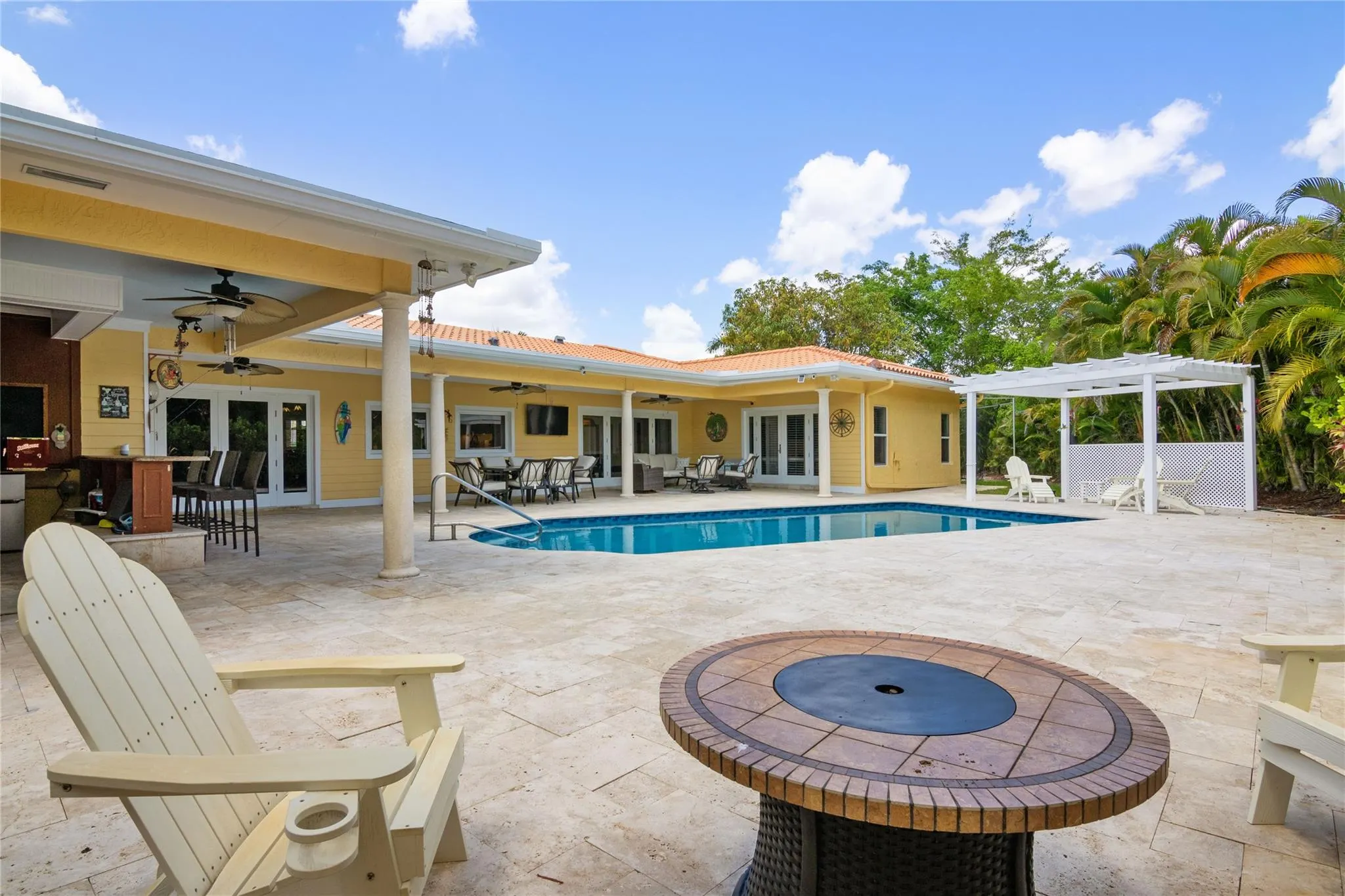 16686 Golfview Dr