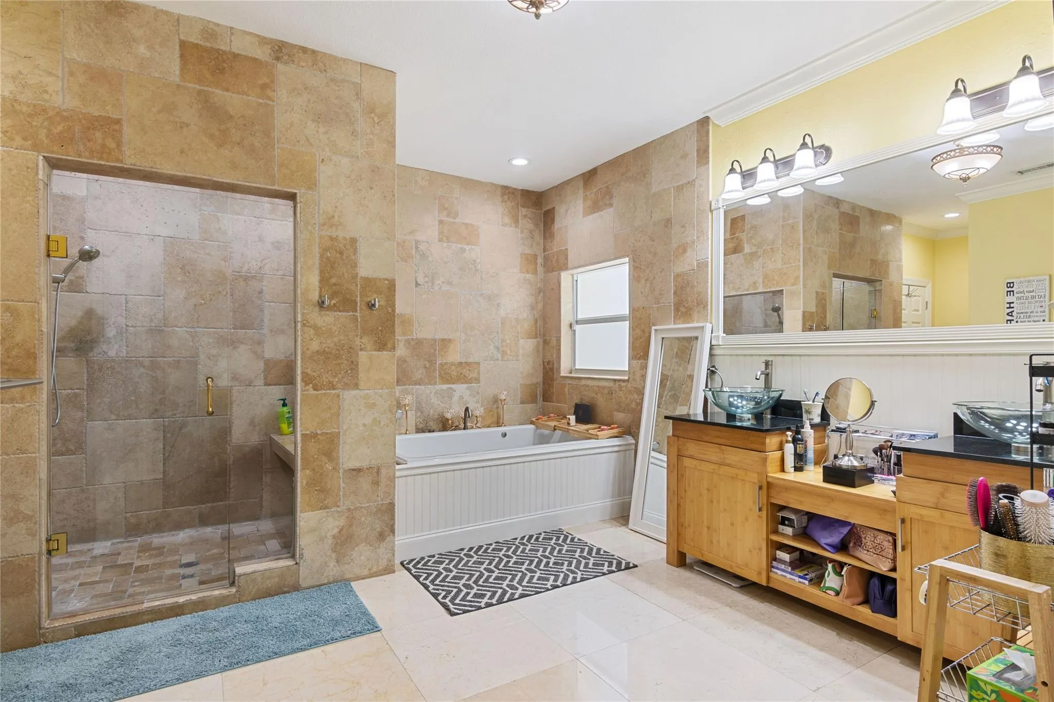 16686 Golfview Dr