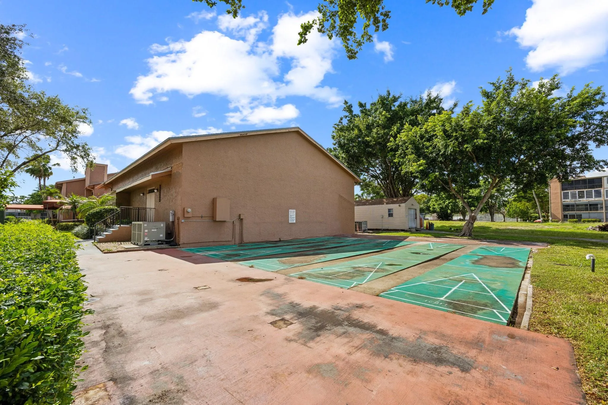 7210 Lake Circle Dr, #106