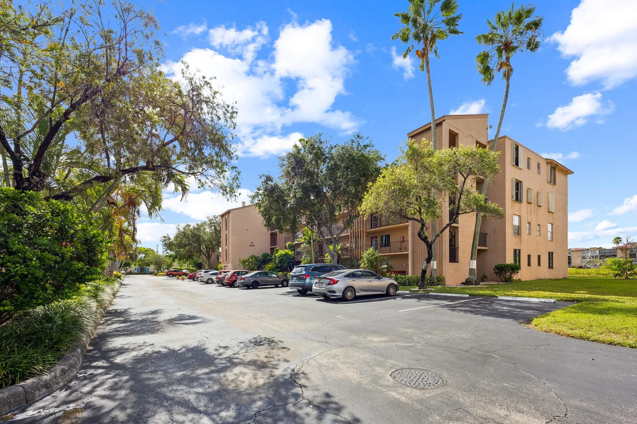 7210 Lake Circle Dr, #106