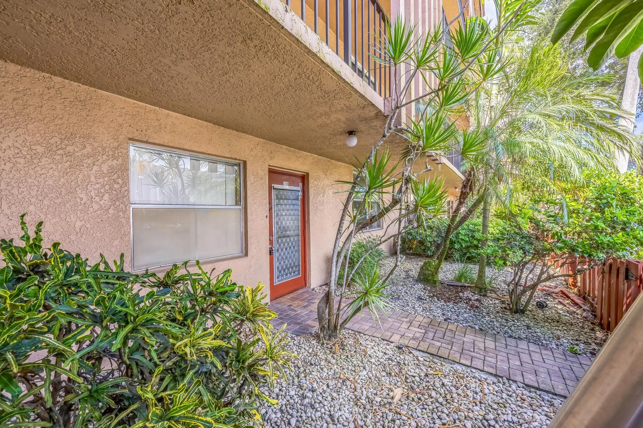 7210 Lake Circle Dr, #106