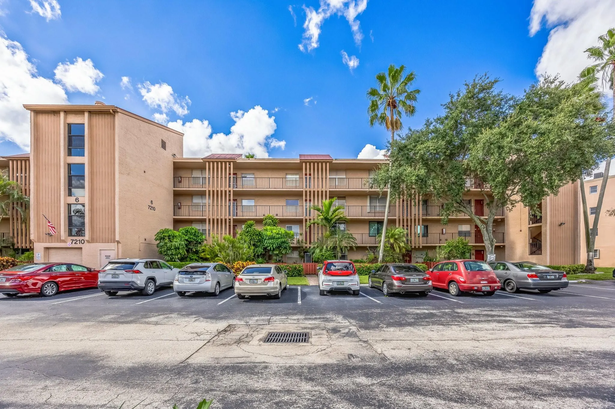 7210 Lake Circle Dr, #106