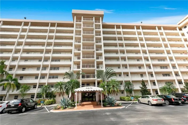 575 Oaks Ln, #403