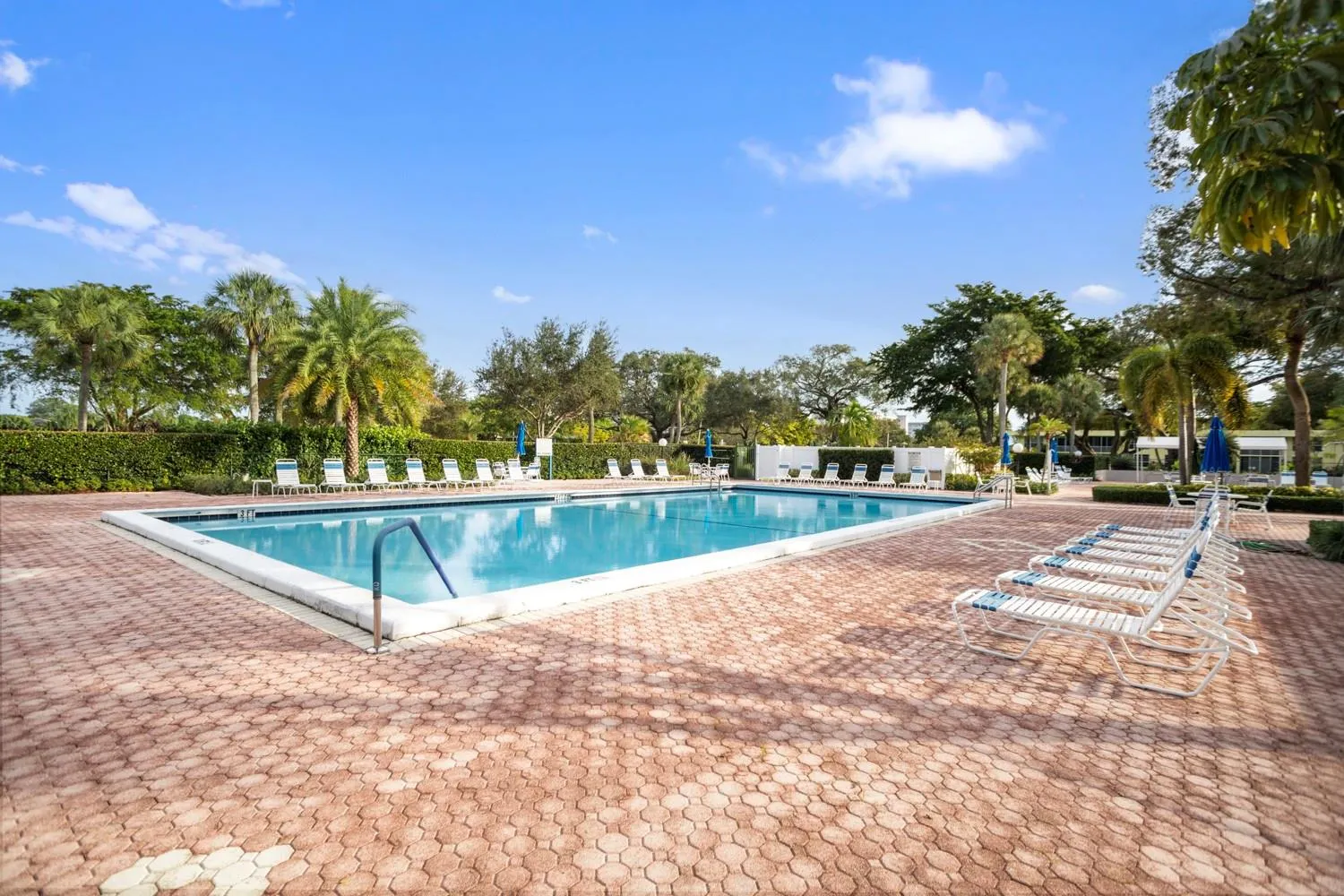 575 Oaks Ln, #403