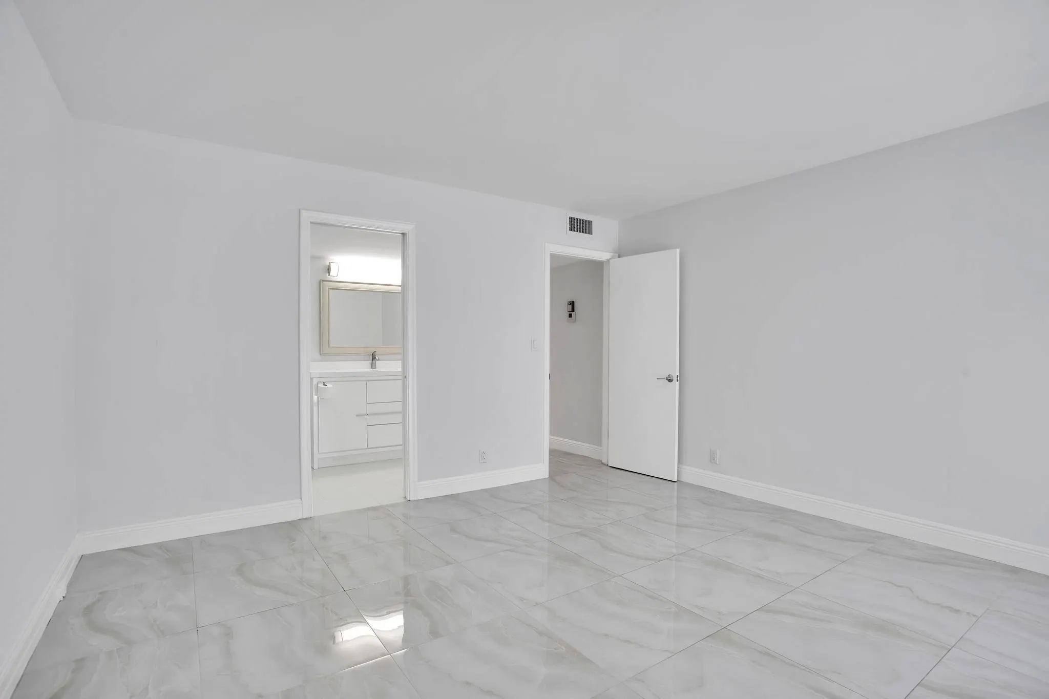2202 Lucaya Bnd, #H2