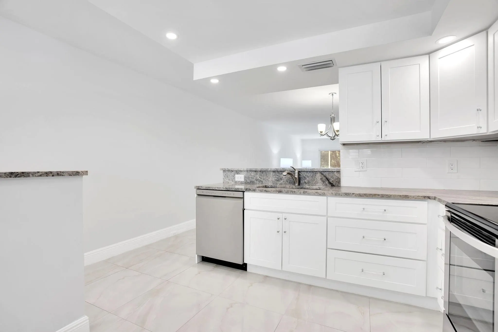 2202 Lucaya Bnd, #H2
