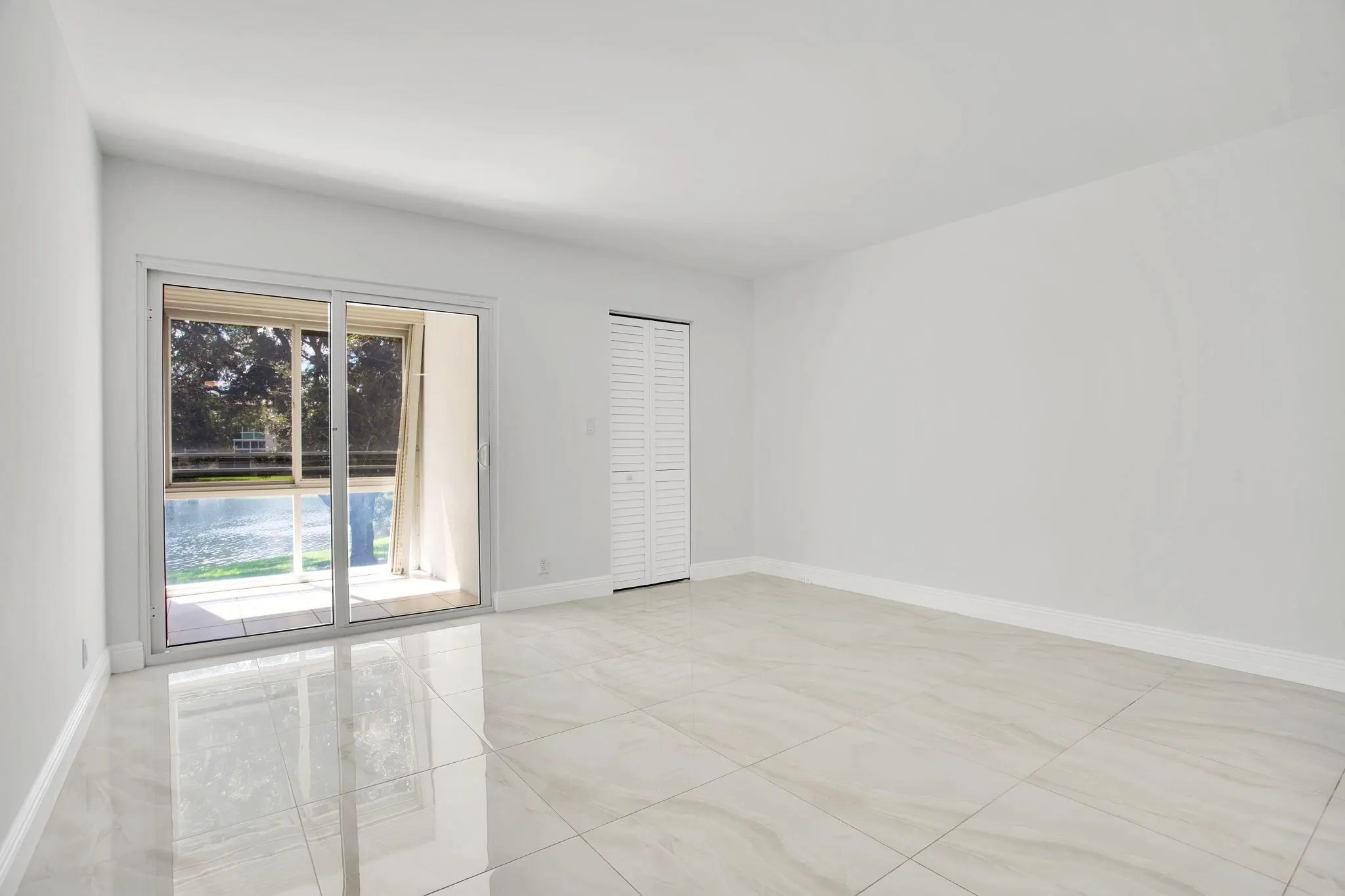2202 Lucaya Bnd, #H2