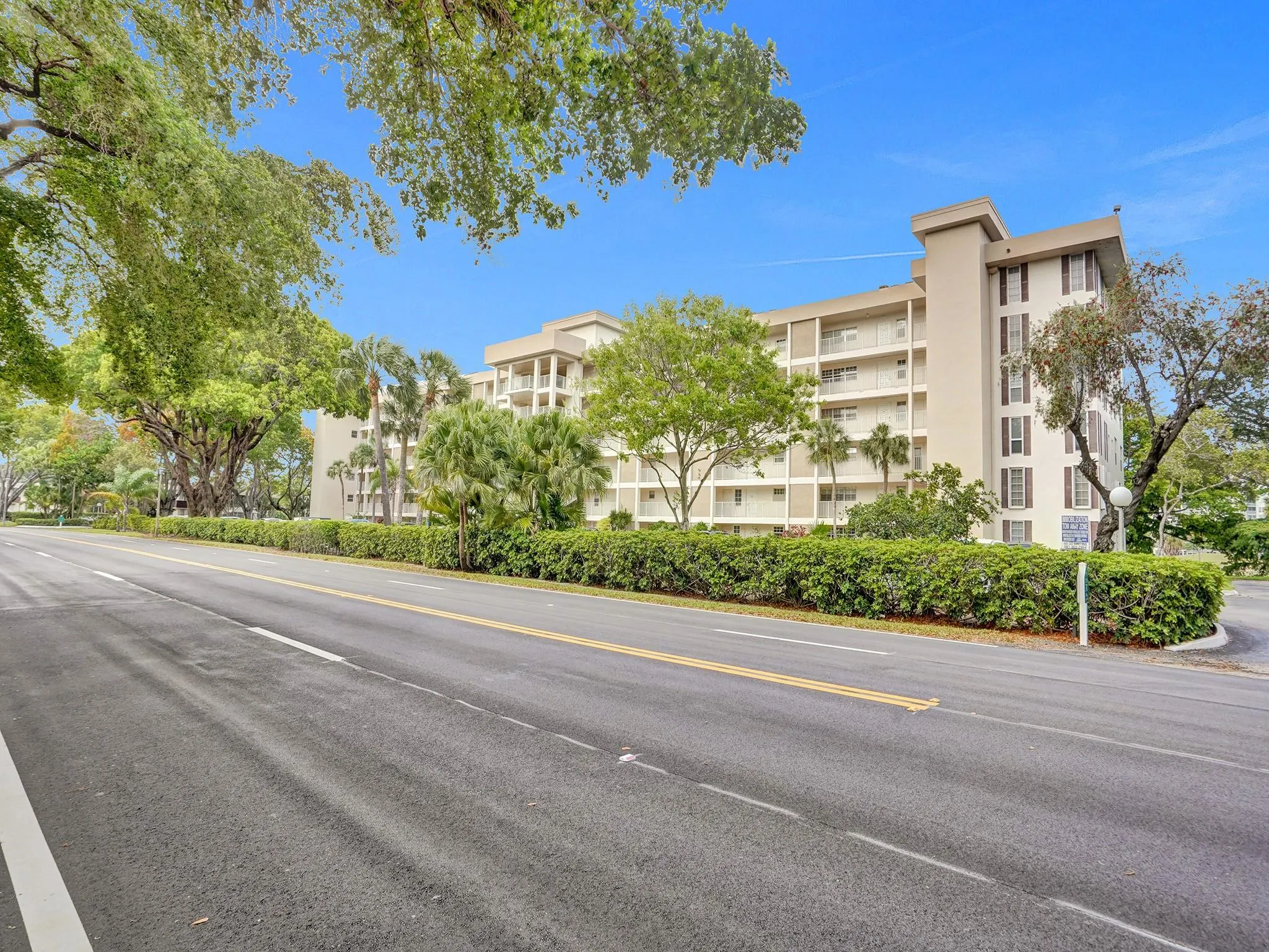2901 S Palm Aire Dr, #507
