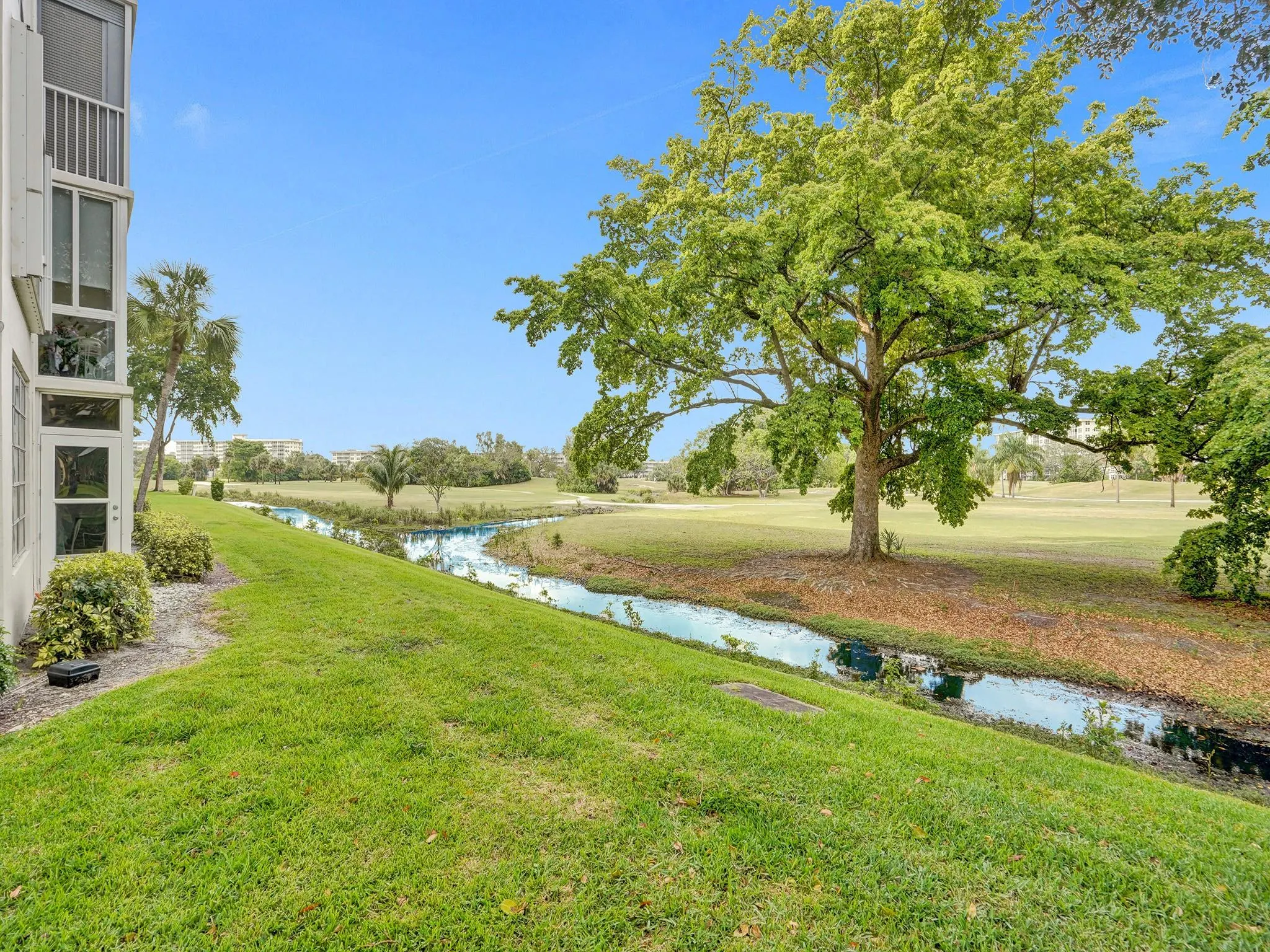 2901 S Palm Aire Dr, #507