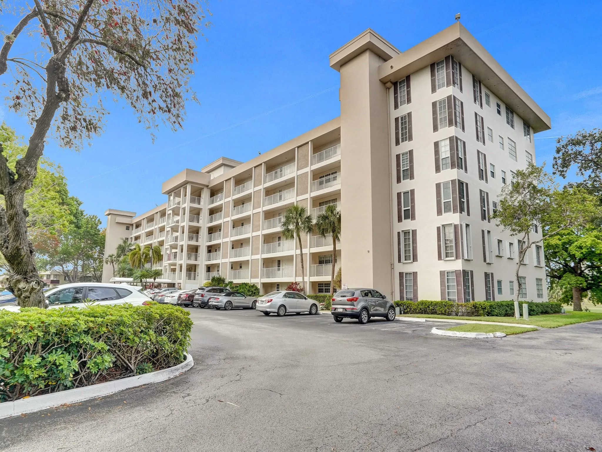 2901 S Palm Aire Dr, #507