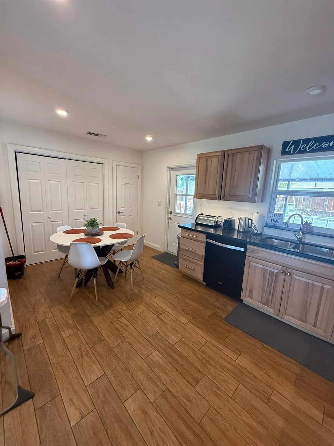 541 NE 58th Ct