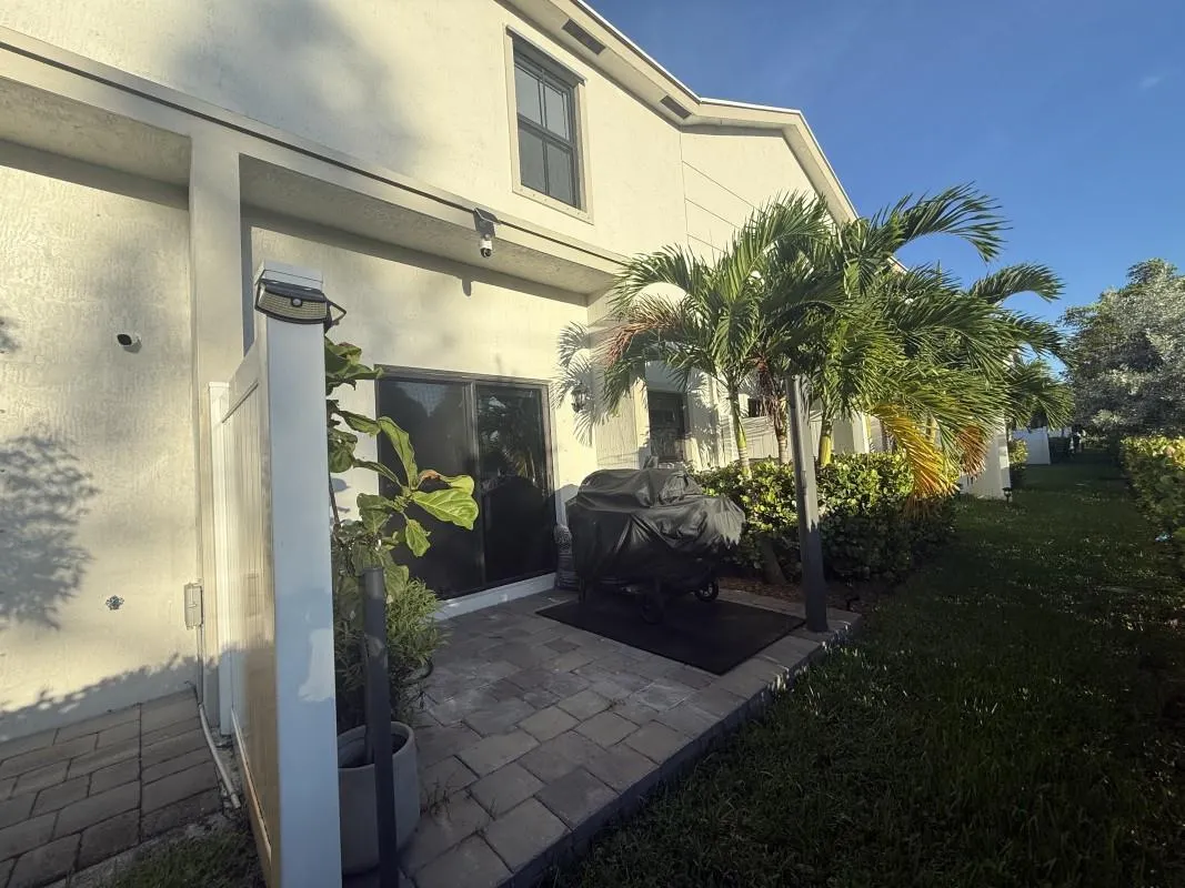 845 NW 3rd Way