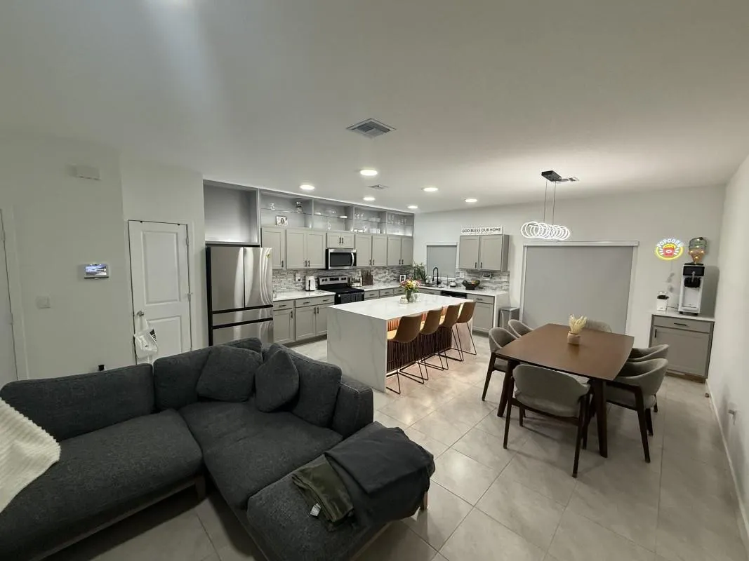 845 NW 3rd Way