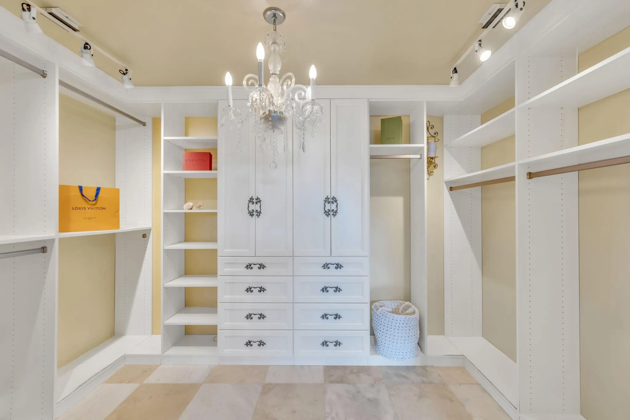1811 Jefferson St, #203
