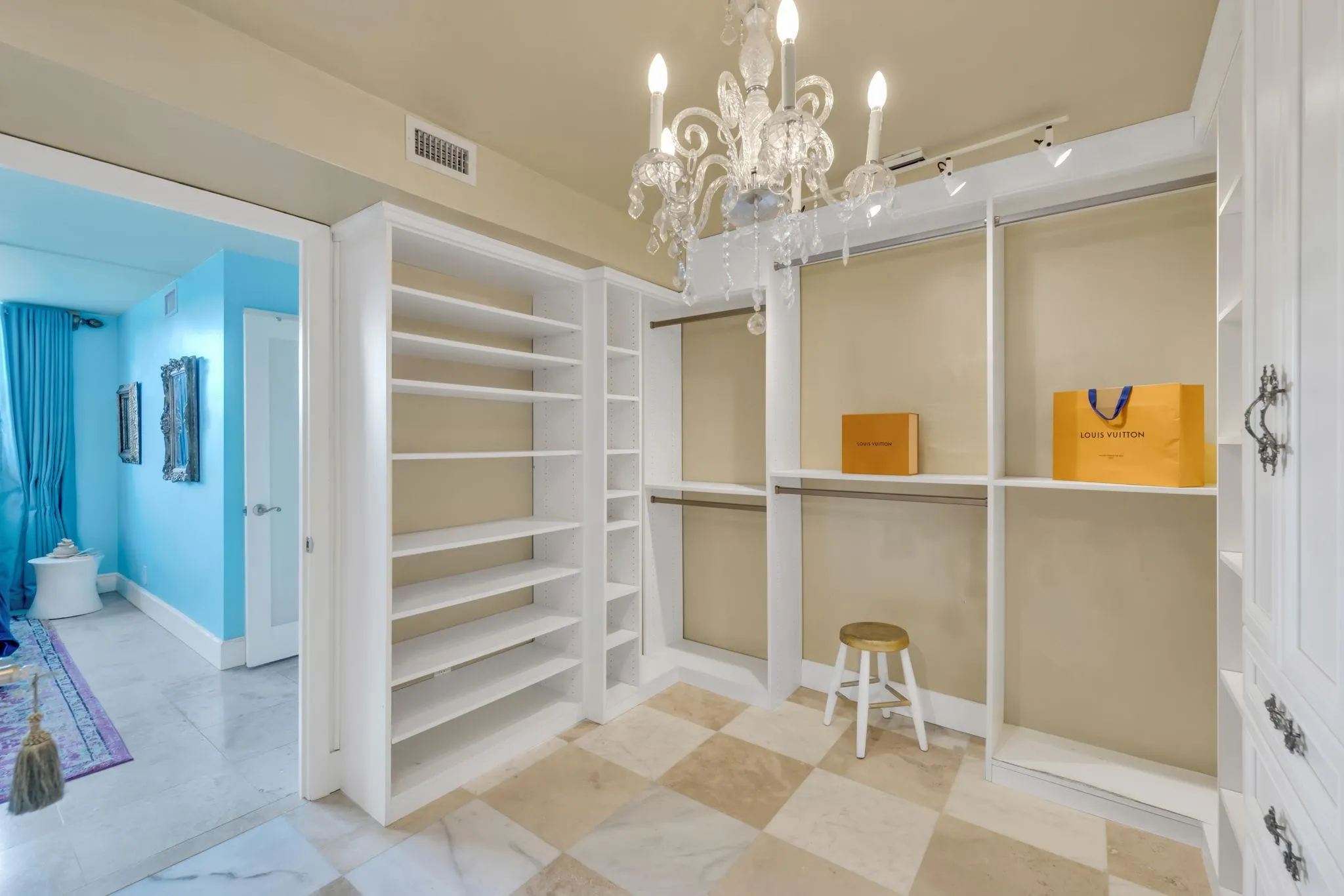 1811 Jefferson St, #203