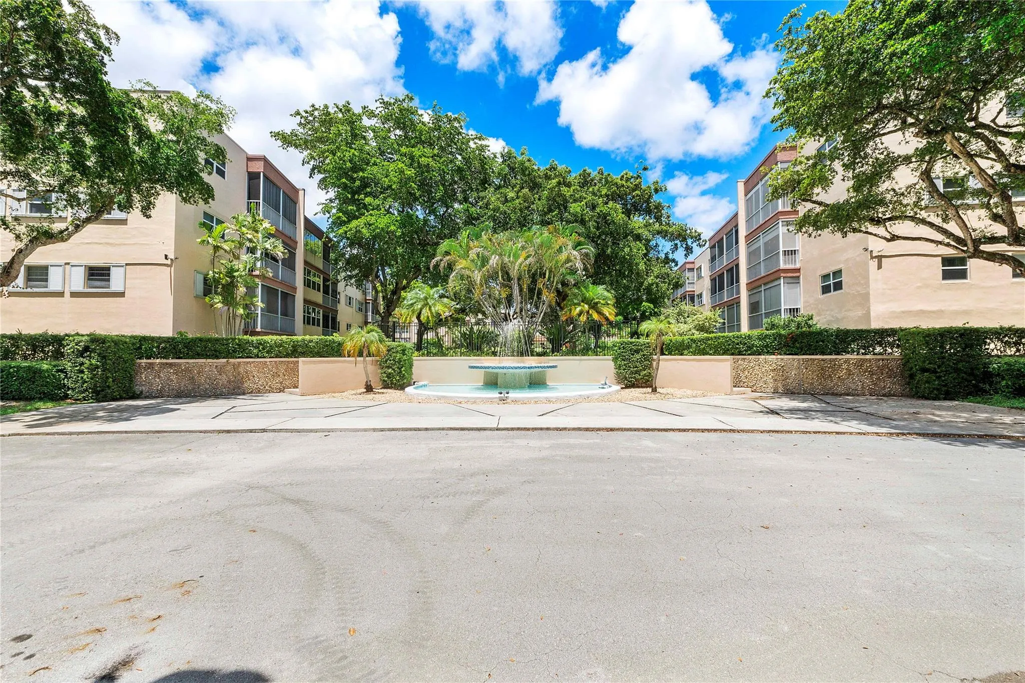 6751 Cypress Rd, #204