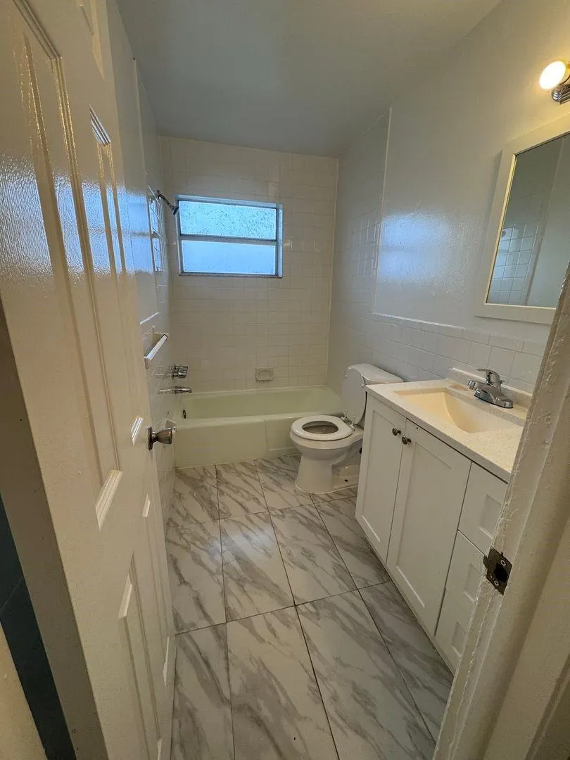 5831 SW 36th Ct, #205