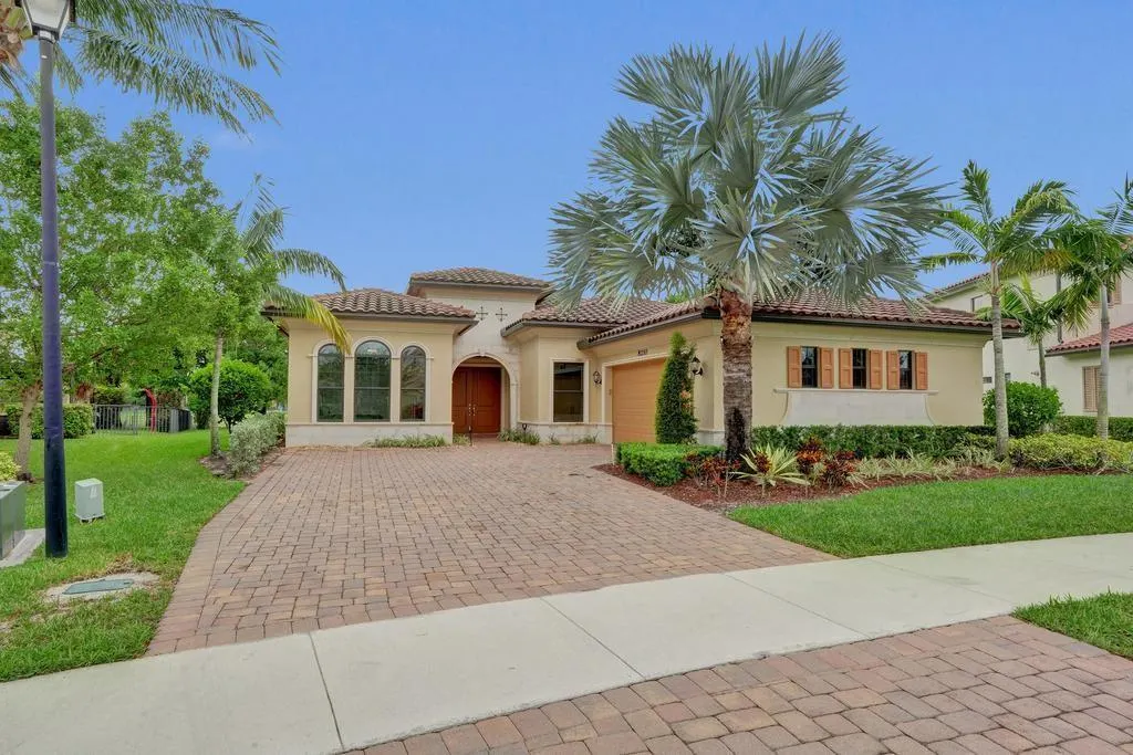 8210 NW 115th Way