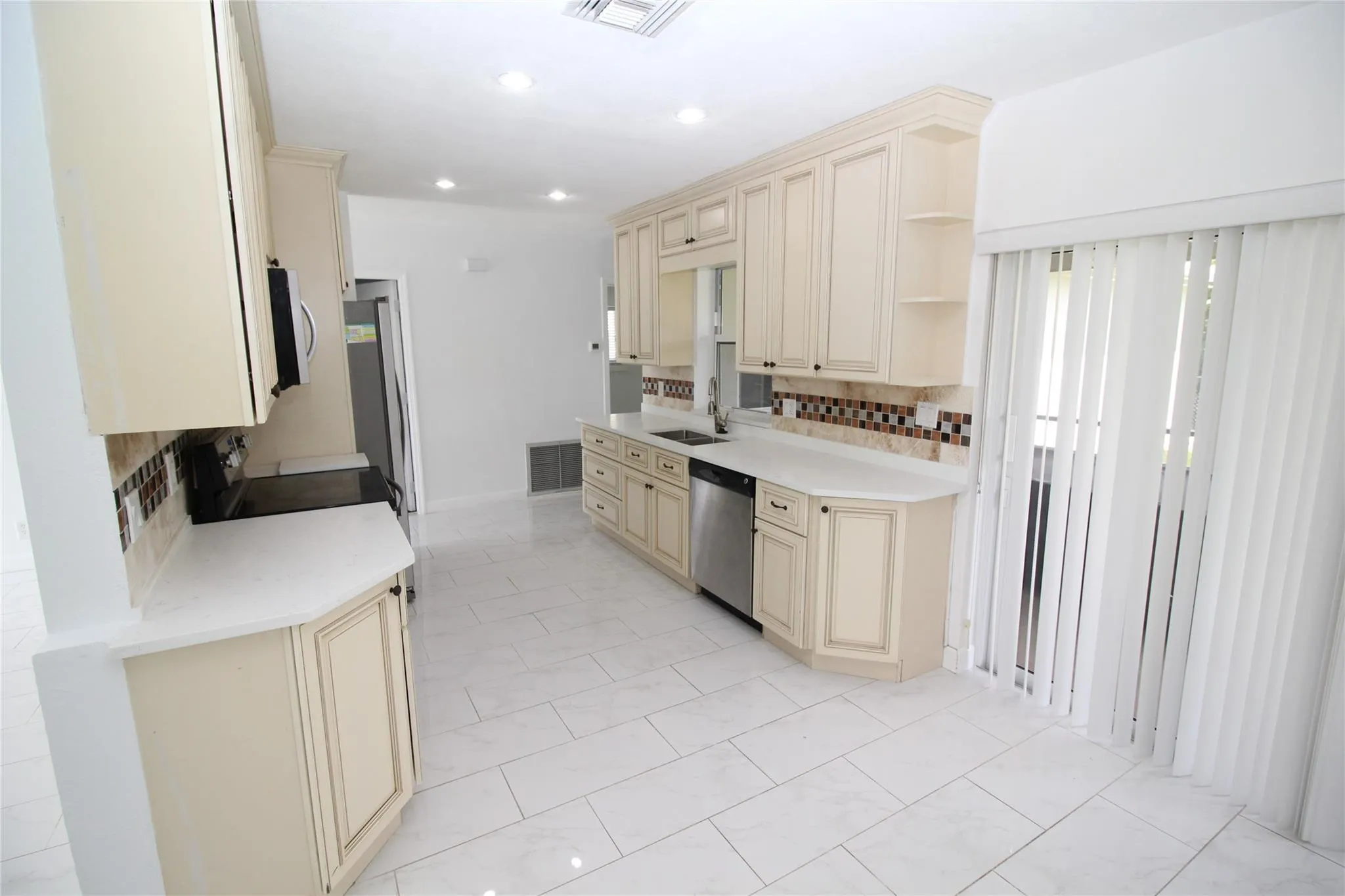 160 SW 127th Ave