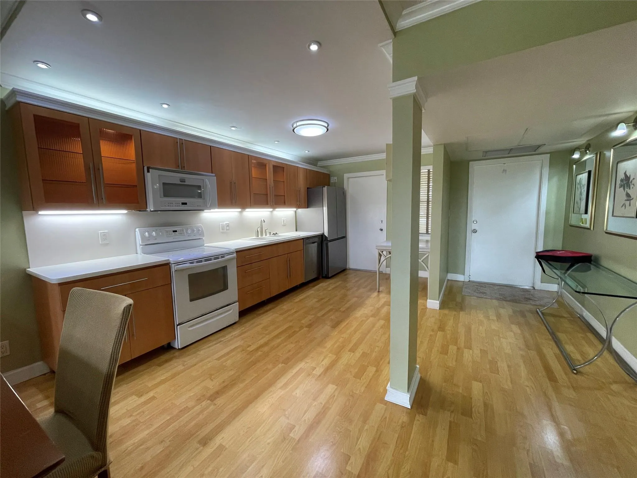 3051 S Palm Aire Dr, #204