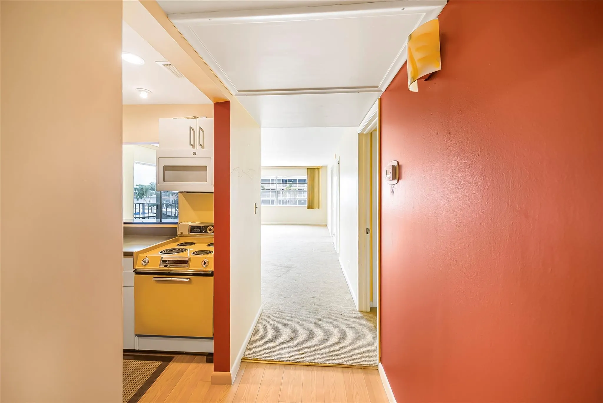 3105 NE 28th St, #2B