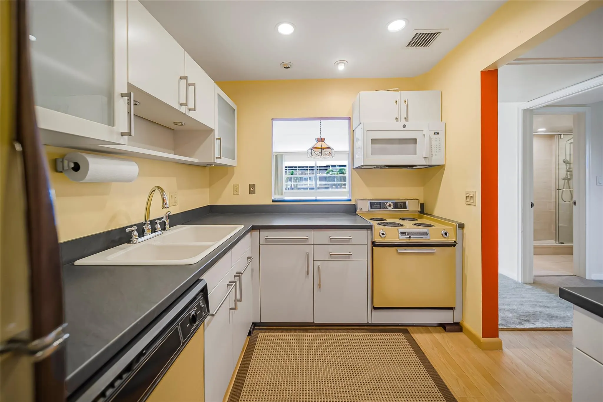 3105 NE 28th St, #2B