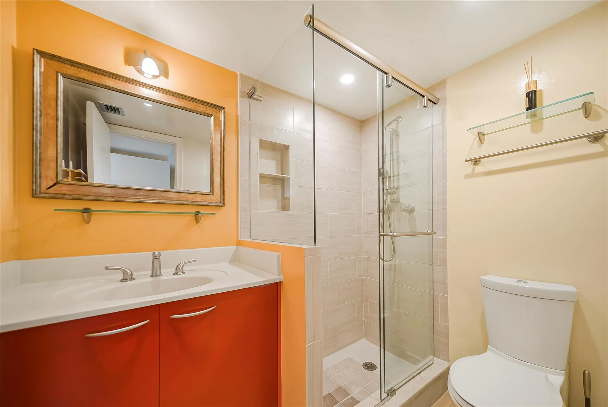 3105 NE 28th St, #2B