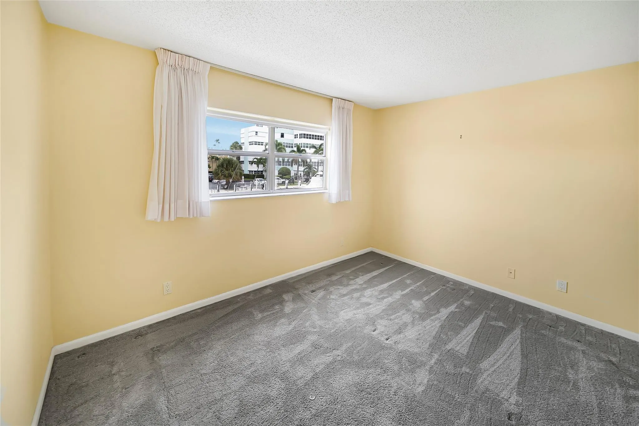 3105 NE 28th St, #2B