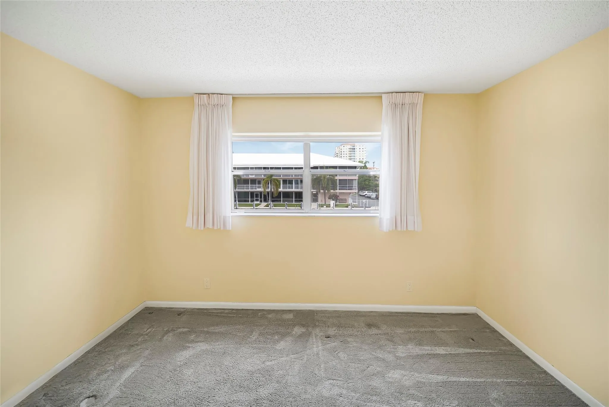 3105 NE 28th St, #2B