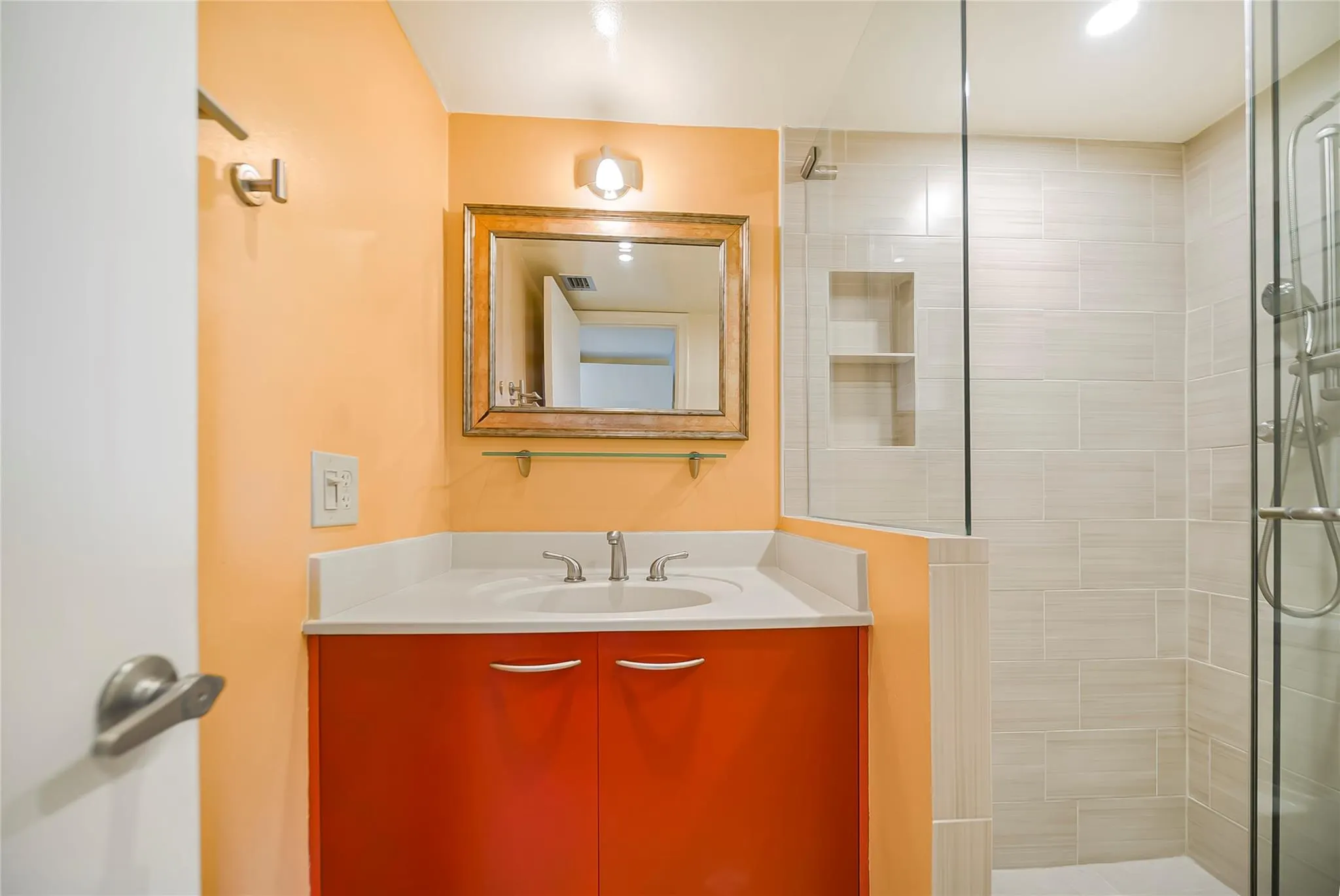 3105 NE 28th St, #2B