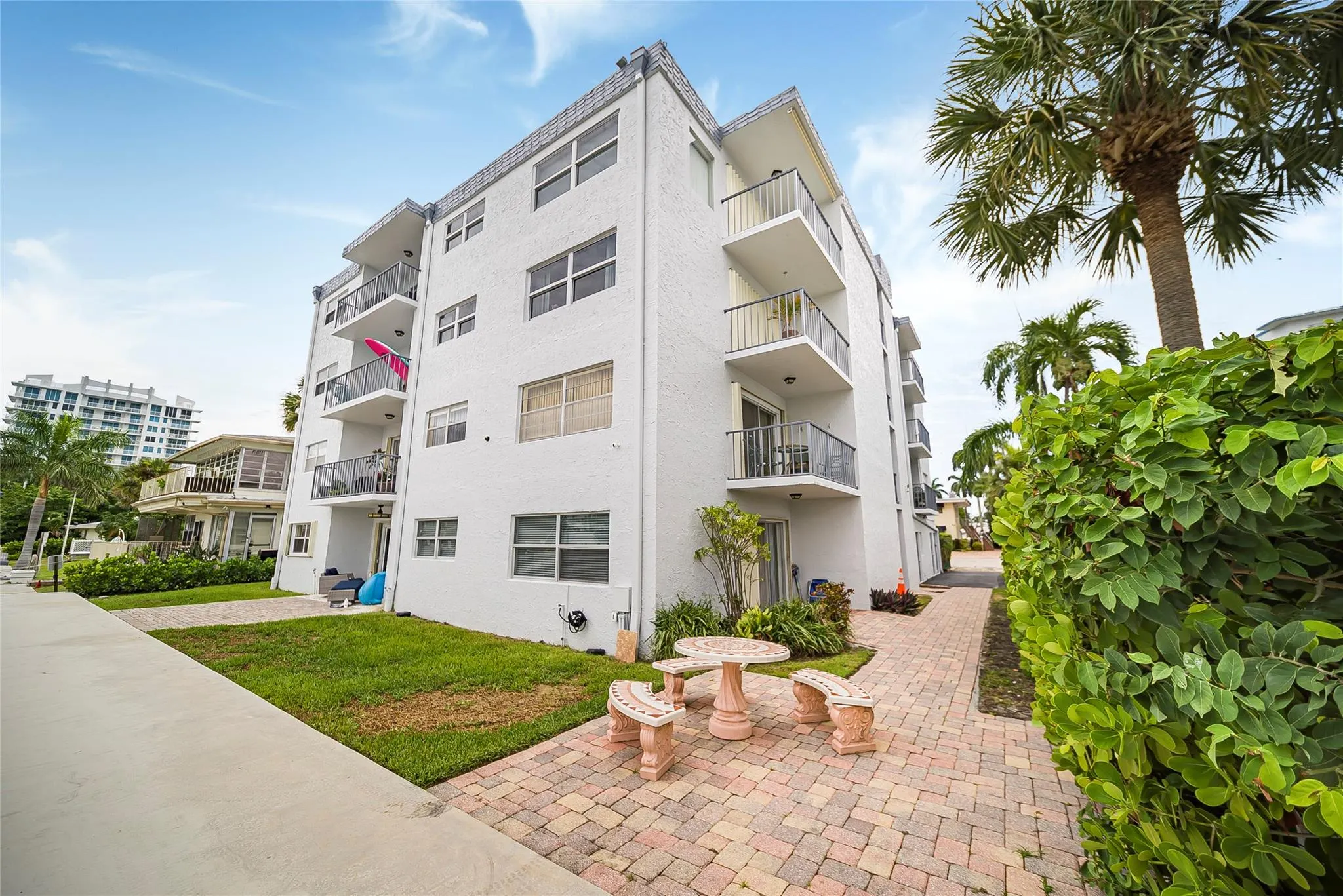 3105 NE 28th St, #2B