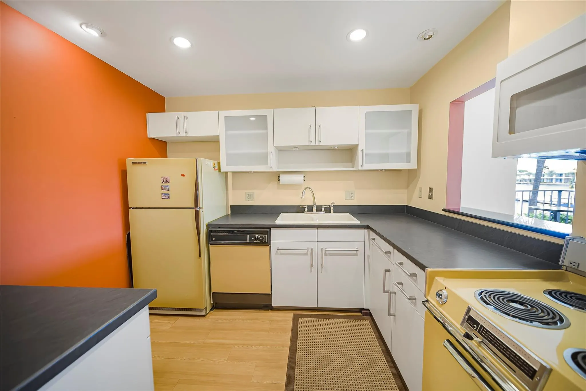 3105 NE 28th St, #2B