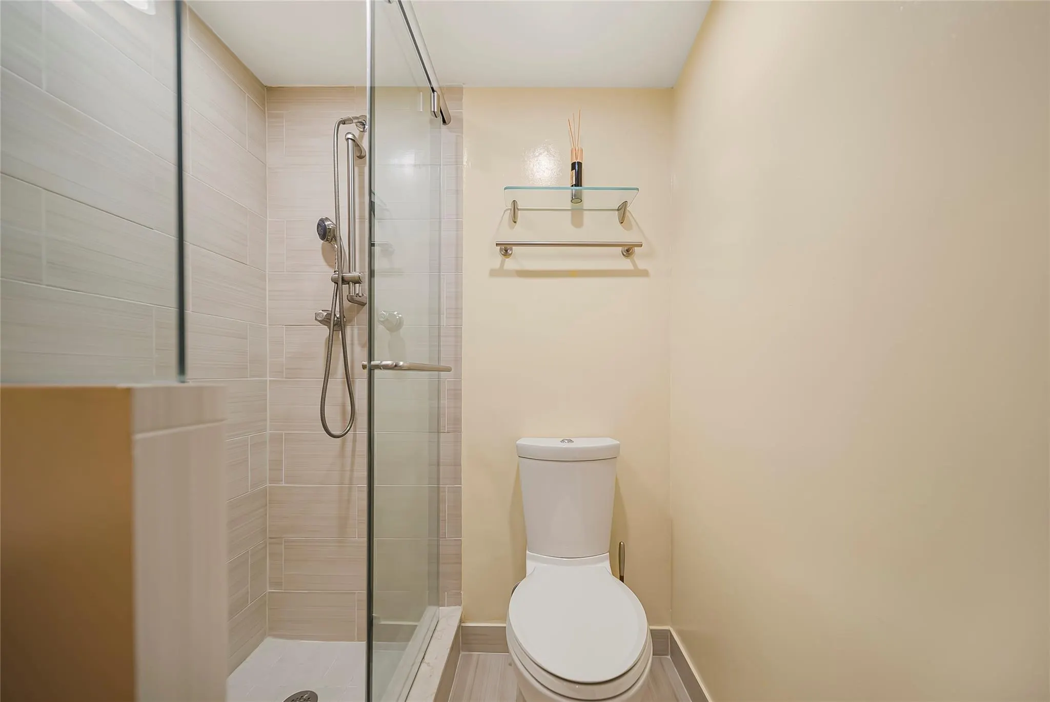3105 NE 28th St, #2B