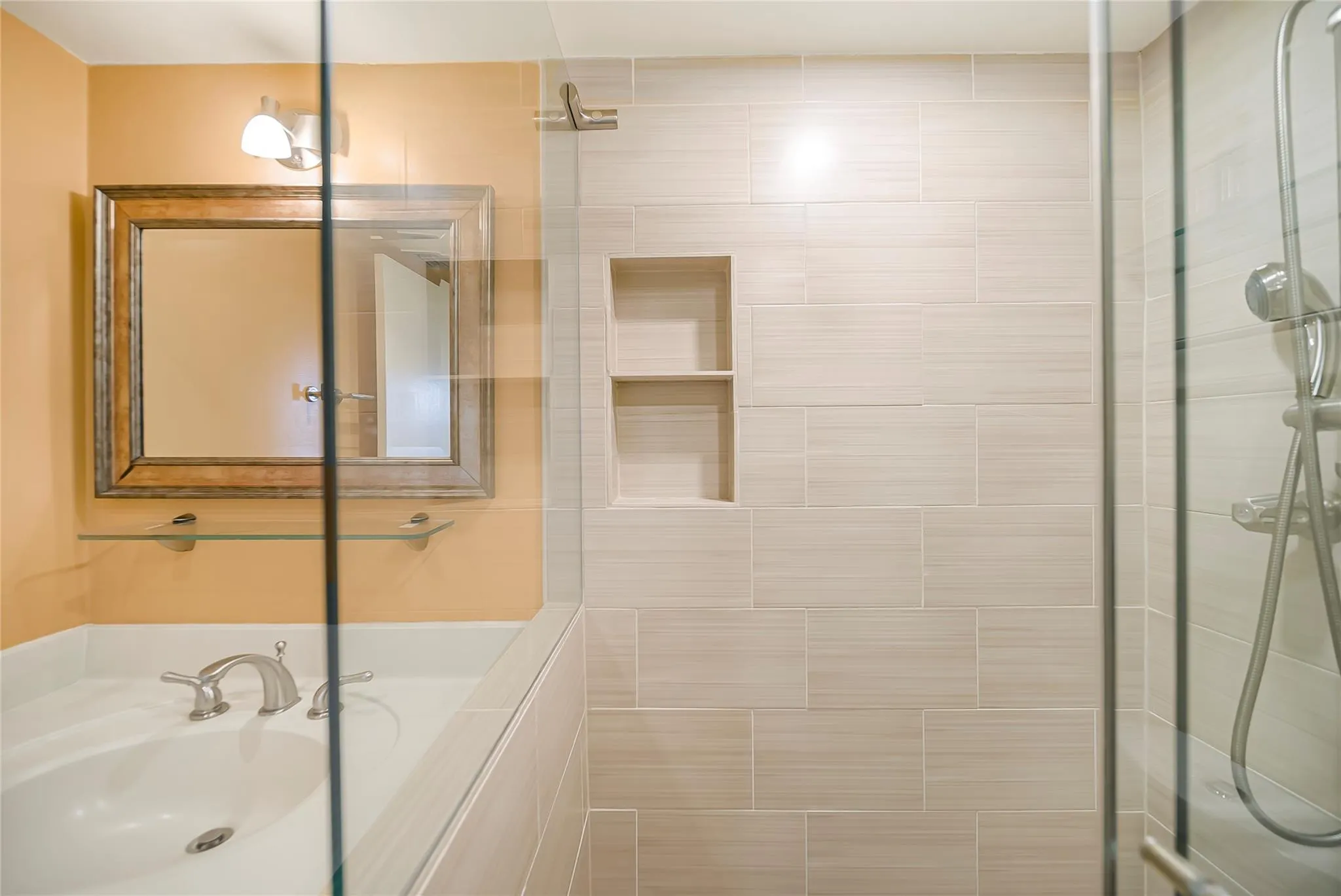 3105 NE 28th St, #2B