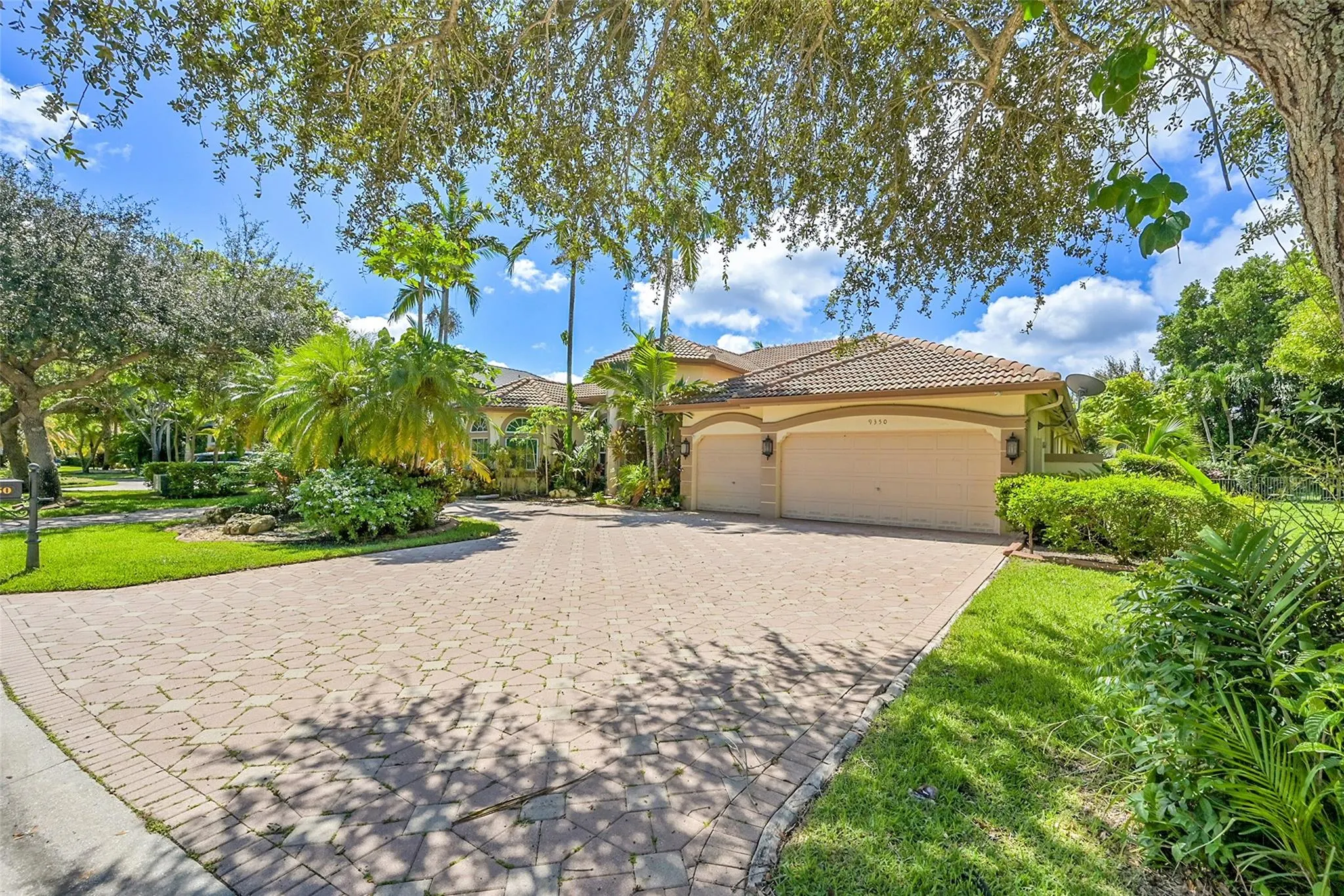 9350 NW 62nd Ct