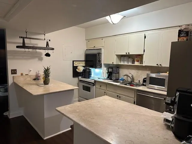 917 NE 16th Ave, #13