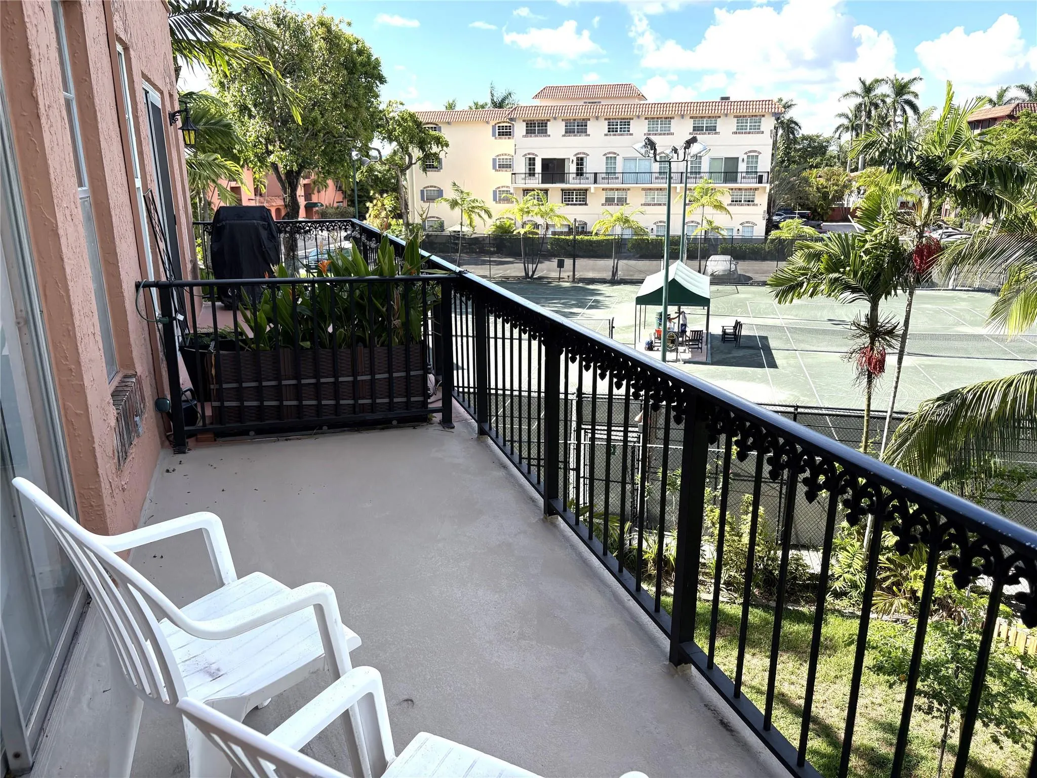 620 Tennis Club Dr, #305
