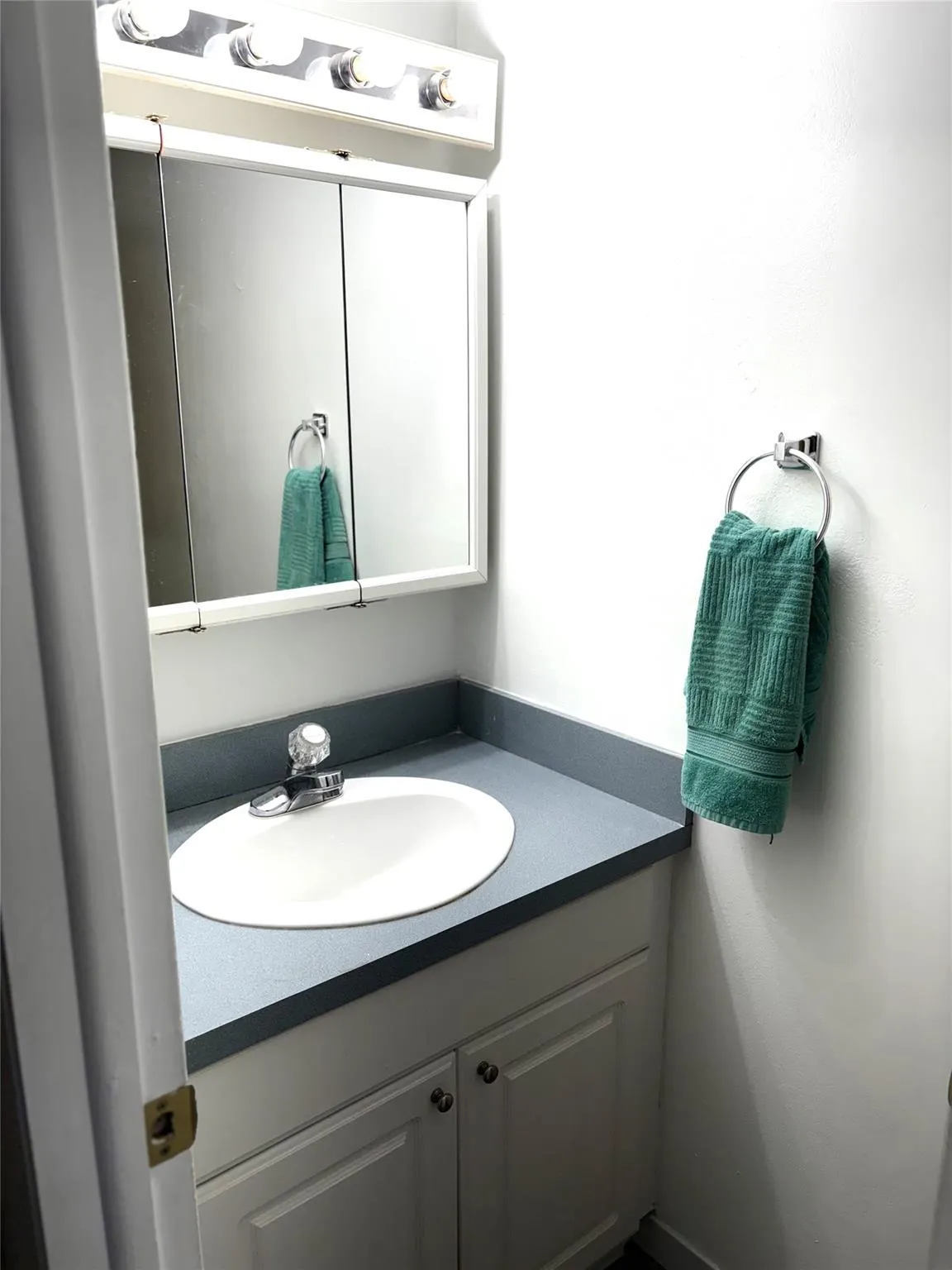 620 Tennis Club Dr, #305