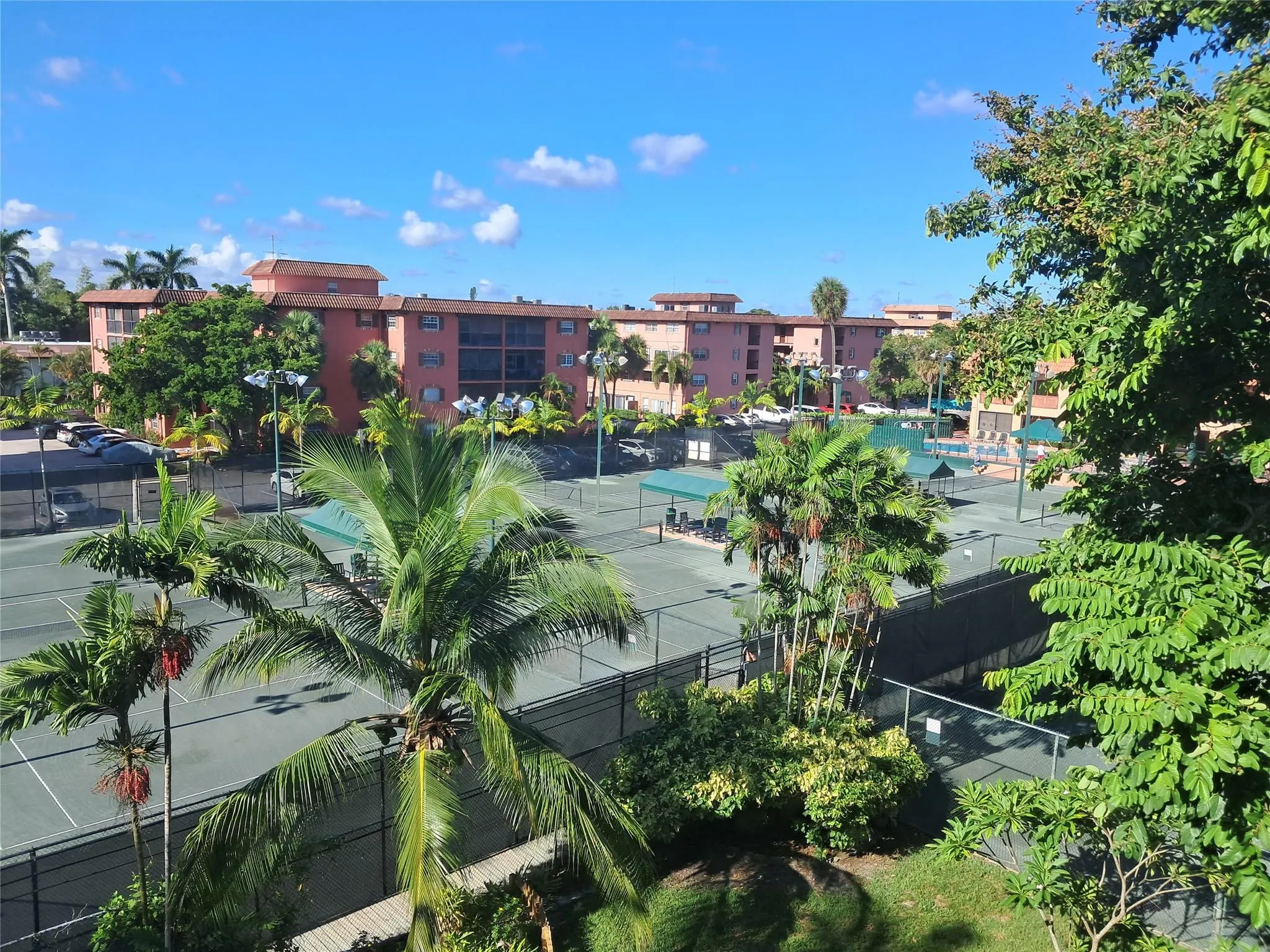620 Tennis Club Dr, #305