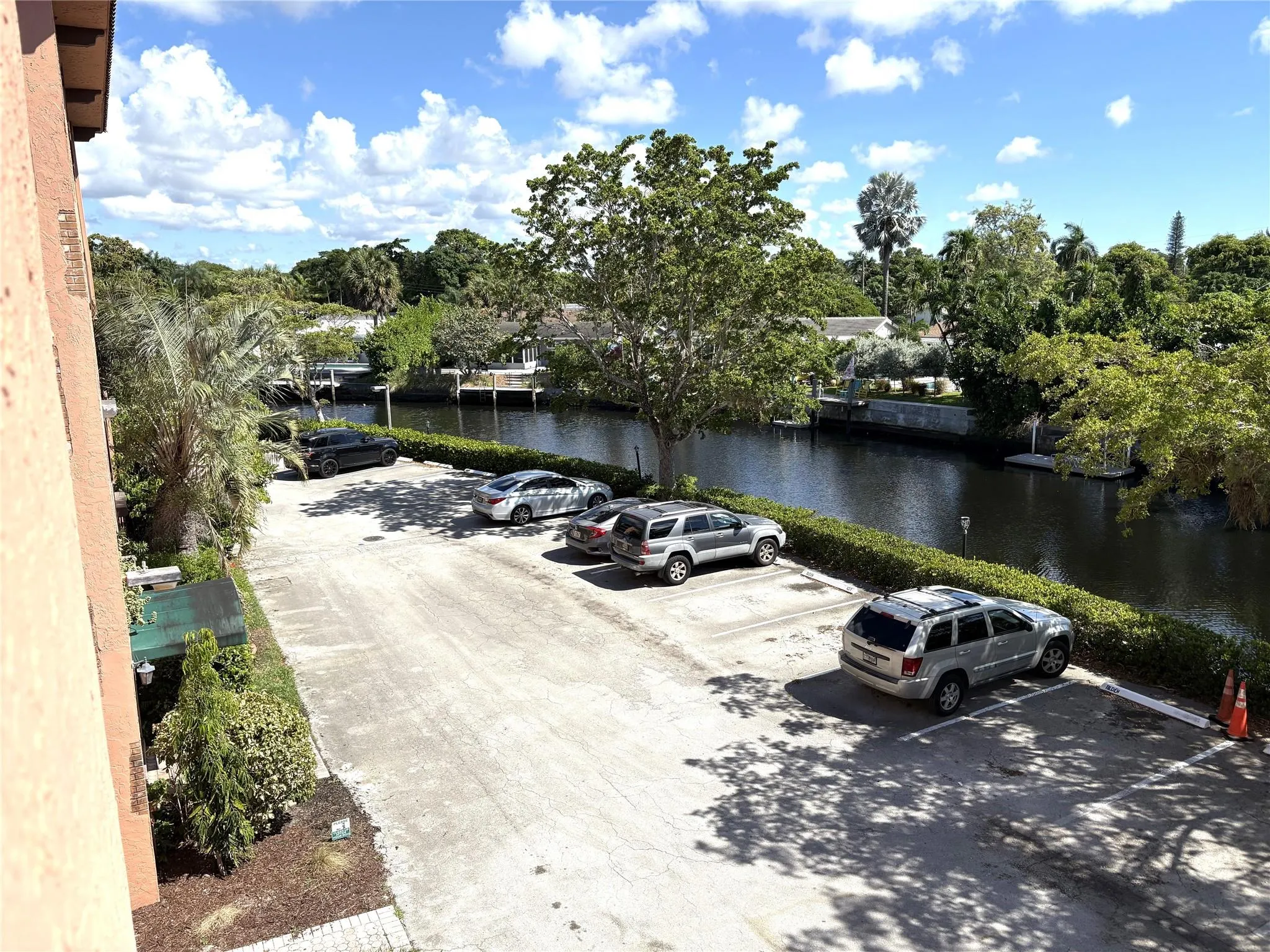 620 Tennis Club Dr, #305