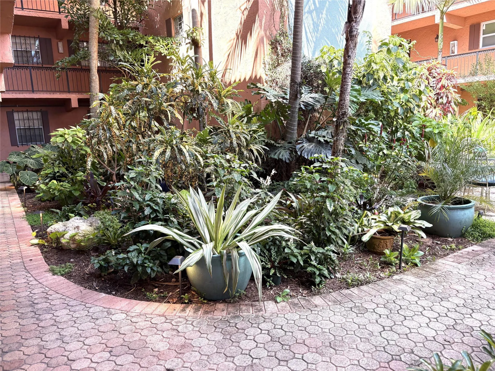 620 Tennis Club Dr, #305